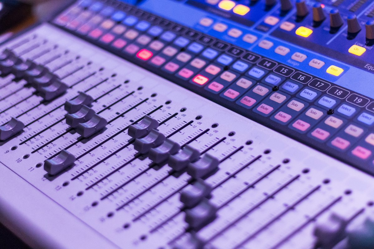 Koleksi Aksesori Audio Premium